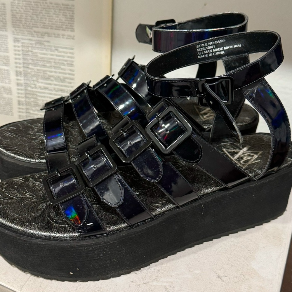 YRU BRAND / dolls kill platforms